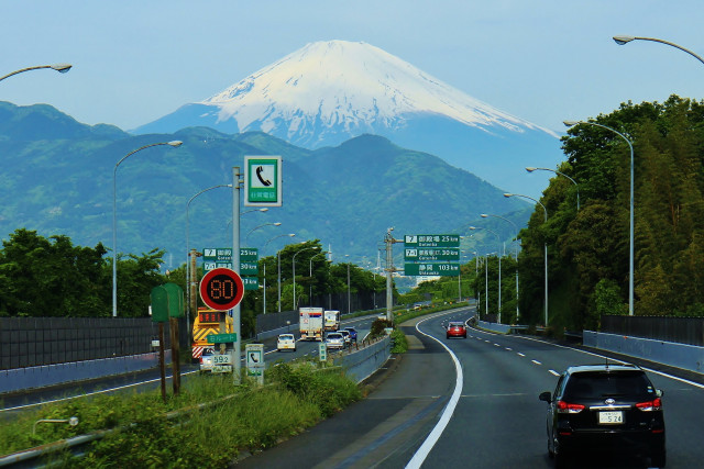 山北町「富士山と高速道路」